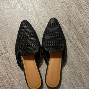 Black sandals!